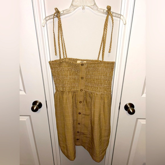 entro spaghetti‎ strap, ruched, button front, hidden pockets sundress - sz LG - Picture 1 of 12